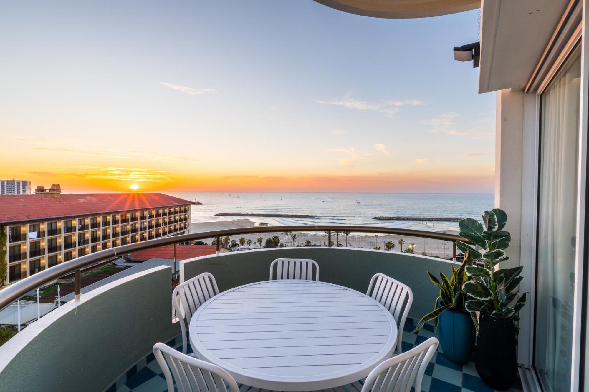 Sunsets Paradise 2Br With Parking By Beachfront Stay Herzelia Esterno foto